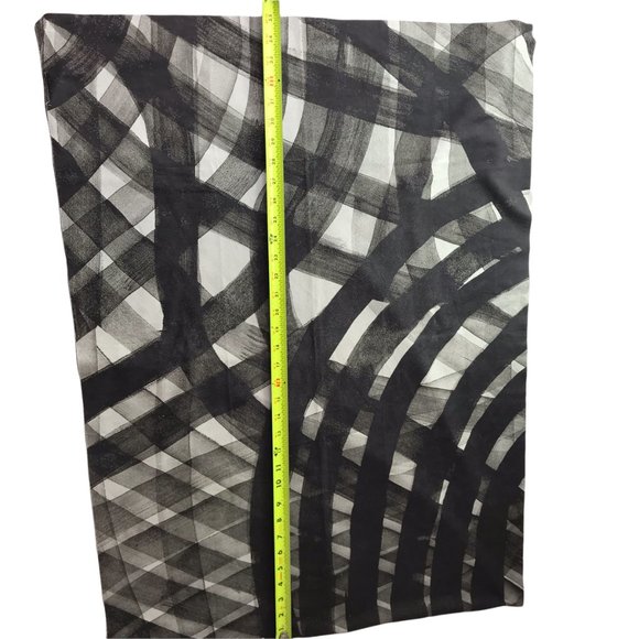 Lululemon Yoga Towel, Large, Black White Abstract Lines Brush Stream Silver - Picture 13 of 16